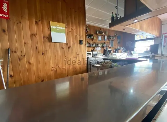 TRASPASO de bar-cafetería en funcionamiento – 10 años de trayectoria, terraza y clientela fija — 10