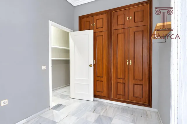 Piso de dos dormitorios, con ascensor y trastero (garaje opcional), en calle Pozo — 23