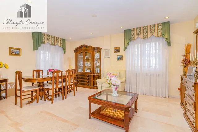 ¡AMPLIA CASA DE 4 DORMITORIOS, 3 BAÑOS Y CALEFACCIÓN CENTRAL EN LA ZUBIA! ✨ — 2