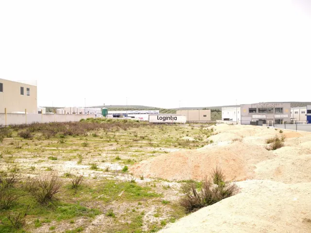 Magnífico solar industrial en venta en el polígono Cerro Gordo (Lucena) — 3
