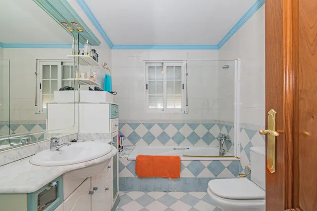 Encantador chalet ubicado en la mejor zona de Maracena, con Barbacoa y Piscina — 29