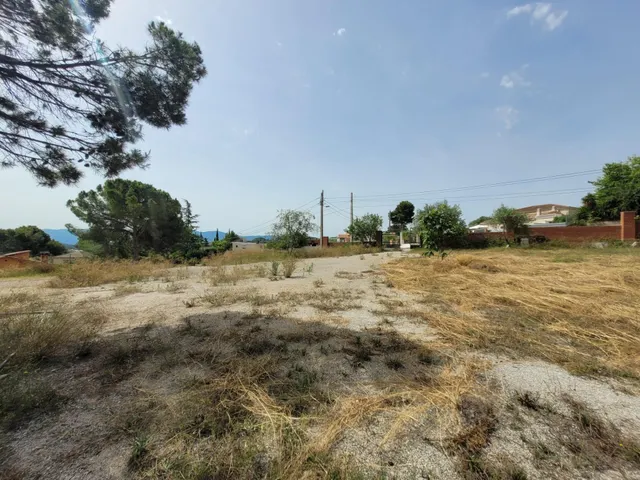 Terreno llano con todos los servicios en El Maset de Masquefa — 11