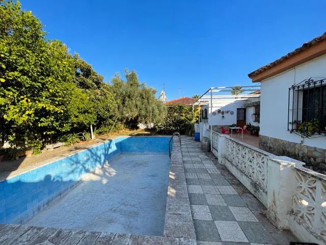 Chalet 4 habitaciones 160m² en venta - AVD. DE EUROPA — 6
