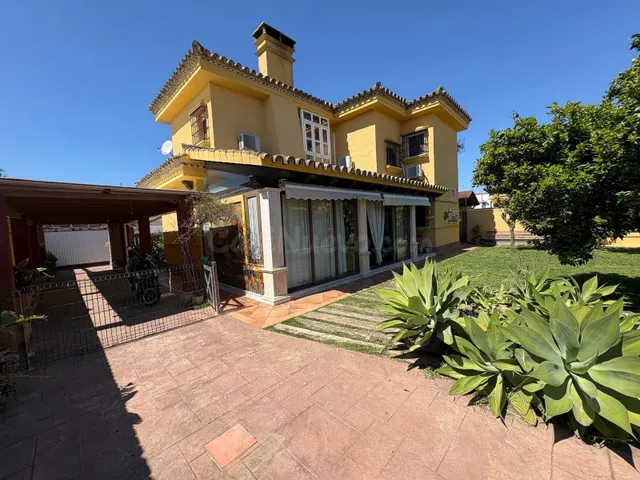 Chalet de 4 dormitorios y apartamento en Carboneros