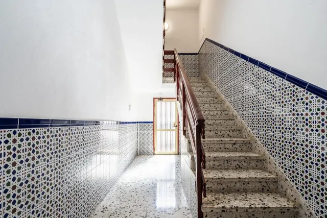 EDIFICIO REFORMADO DE 5 VIVIENDAS, GARAJE Y TERRENO URBANO ( - foto 5