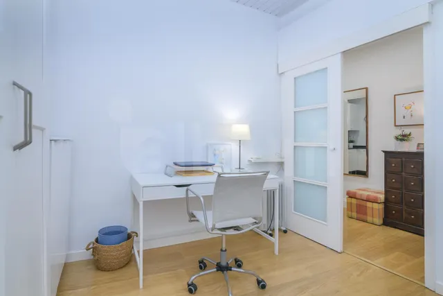 Vivienda con balcón y ascensor en pleno corazón del Gòtic — 30