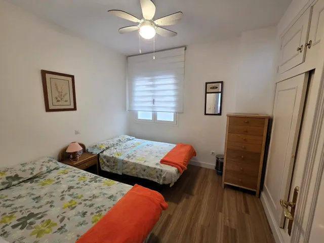 Apartamento en 1ª línea de playa en Estepona con terraza y vistas al mar — 6
