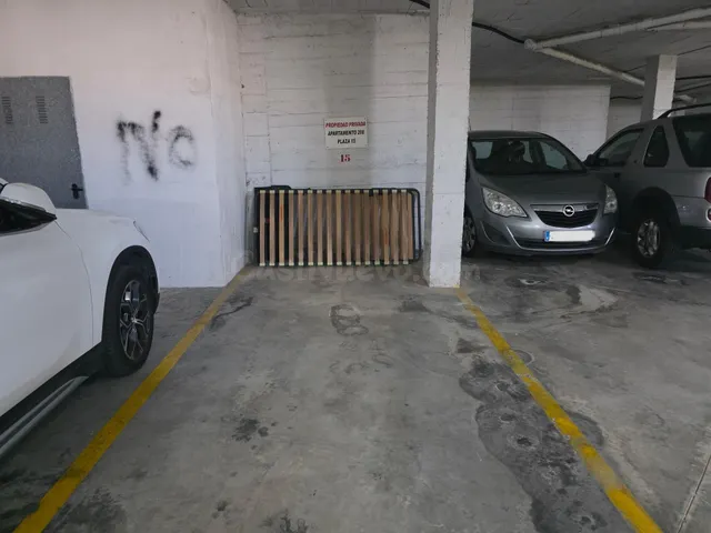 Piso de 2 Dormitorios alado de la Playa con Vistas al Mar, Piscina y Garaje — 25
