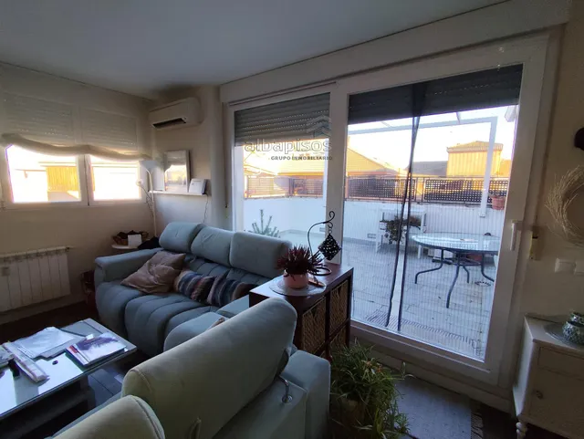 EXCLUSIVO ÁTICO CON TERRAZA Y GARAJE INCLUIDO EN ZONA ARQUITECTO VANDELVIRA · 4 habitaciones · REF: GV0329 — 36