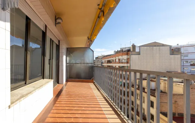 Piso amplio y luminoso en el centro de Tarragona con 4 habit - foto 4