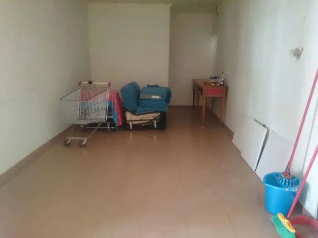 Local con cámara frigorífica. — 2