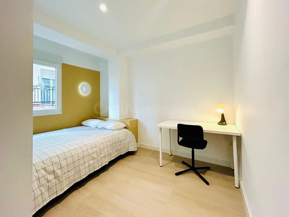 **Se alquila piso en calle Somosierra ideal para estudiantes curso 2025/2026 **