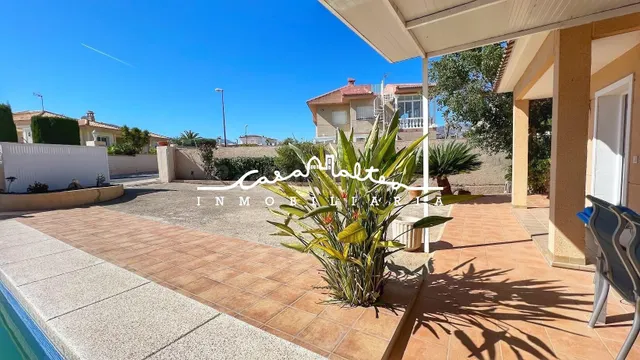 CHALET CON PARCELA Y PISCINA - DOS VIVIENDAS INDEPENDIENTES - foto 5