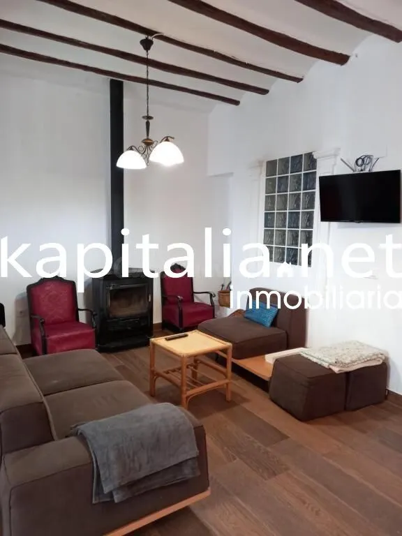 Alquiler de casa amplia en Navarrés ideal para empresas – Gr - foto 2