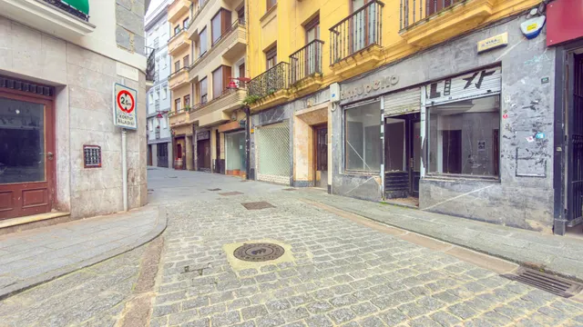 Local comercial en Gudarien Plaza — 9