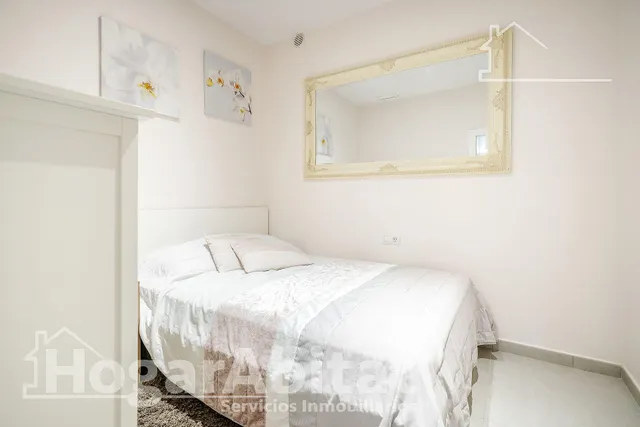 ¡EXTRAORDINARIO CHALET! AMPLIO Y SEMINUEVO CON PISCINA PRIVADA Y TRES TERRAZAS — 27