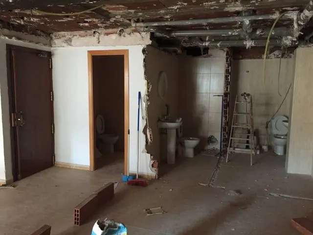 Se vende en el centro ideal para Oficina, comercial o vivienda — 6