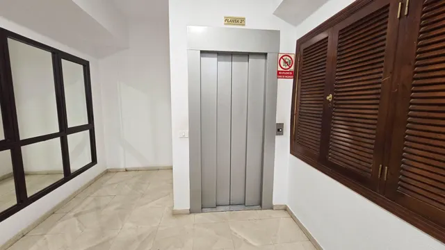 Oficina reformada y amueblada de 128 m2 en el Edificio Peceño, en pleno centro de Santa Cruz de Tenerife — 40