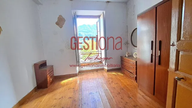 MAJESTUOSA CASA PARA REFORMAR. SOBA — 40