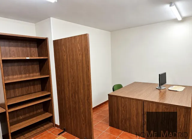 ESTUDIO HOME MADRID ofrece oficina profesional de 52,51 m2, con jardín circundante, en el barrio de Peñagrande. — 9