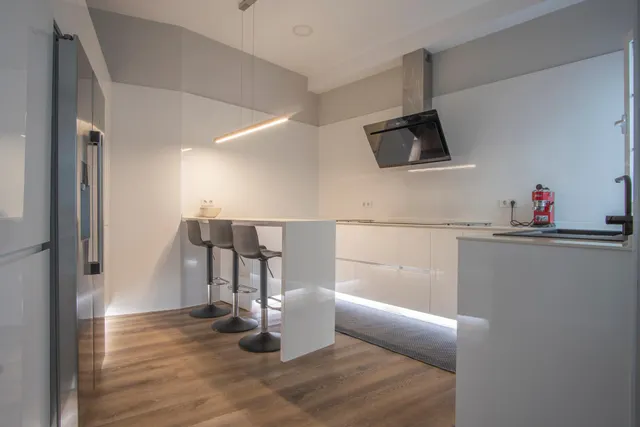 Espaciosa casa con encanto en el centro: elegancia, azotea y sótano en calle Murillo ✨ — 3