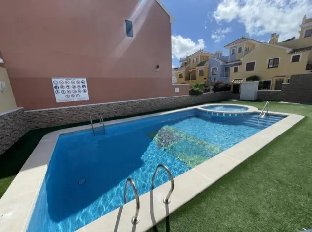 Preciosa planta baja en Señorio de Roda — 9