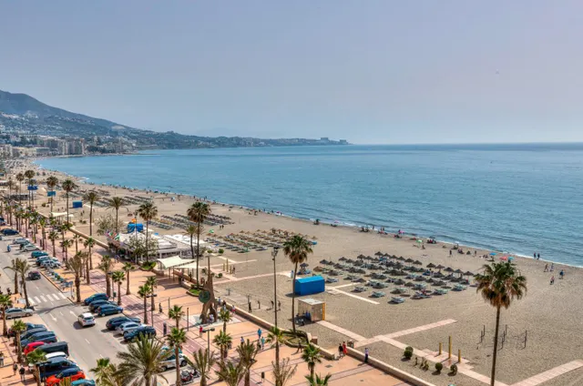 Amplio piso en alquiler de larga temporada en primera línea de playa, con vistas frontales al mar — 22