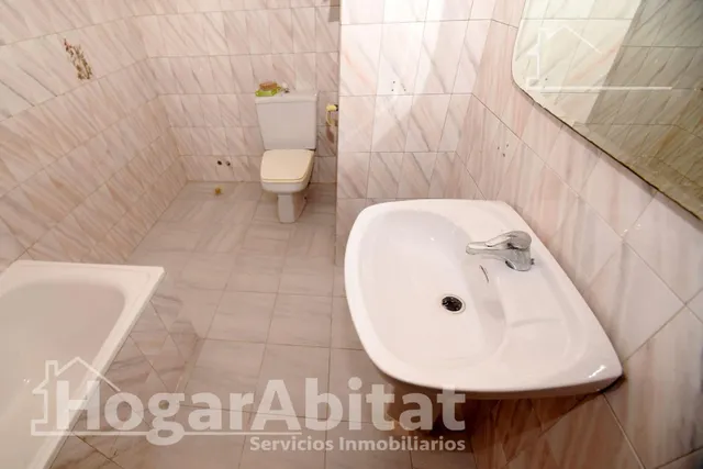 MAGNIFICA CASA CON TERRAZA Y LOCAL COMERCIAL EN EL CENTRO — 37