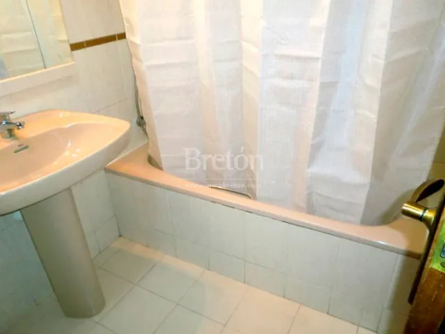 Estupendo apartamento amueblado junto a Paseo Cuellar. — 9
