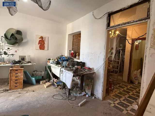 INMOBILIARIA ARBETETA VENDE EDIFICIO PARA REFORMAR EN PLENO CENTRO DE GUADALAJARA. — 33