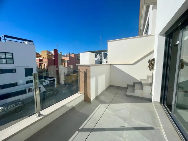 Chalet adosado de lujo con garaje privado y vistas al mar en Guardamar Hills — 25