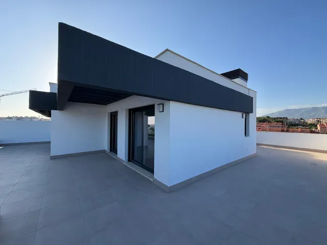 Atico con vistas despejadas al Mar en zona Playa Marina 300 m del Mar — 28