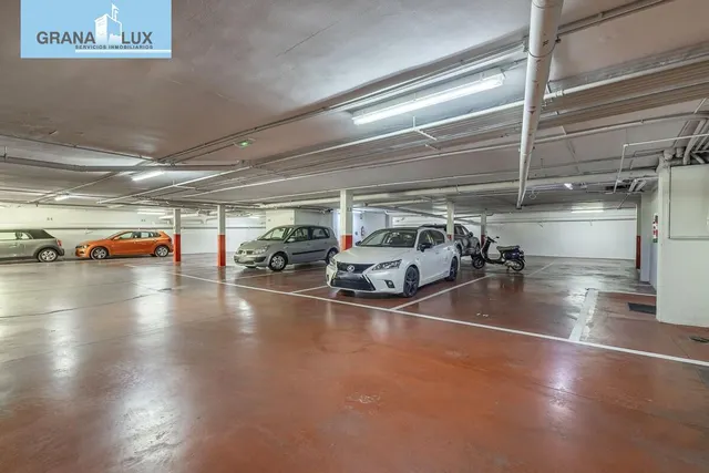 EXCLUSIVO PISO CON JARDÍN PRIVATIVO EN UNA DE LAS MEJORES URBANIZACIONES DE GRANADA — 43