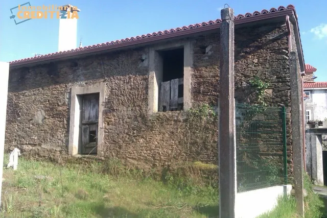 CASA DE PIEDRA CON FINCA Y HORREO