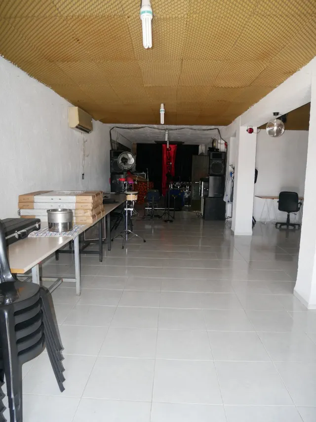 Se venden naves con parcela de 2.868 m2 en Senda De los Garres — 31