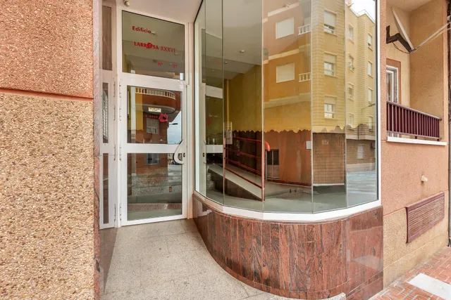 Piso céntrico y muy luminoso con garaje y un comodísimo trastero en tu misma planta — 27