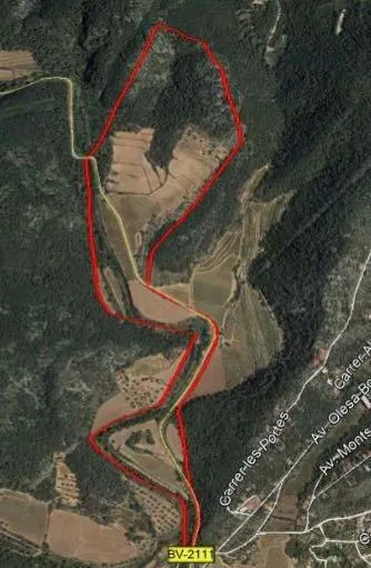 Finca de aprox 67 hectàreas. Con dos casas principales para reformar — 8