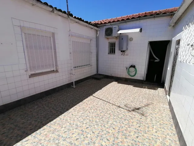 Casa en Alquiler con Patio y 3 Dormitorios — 20