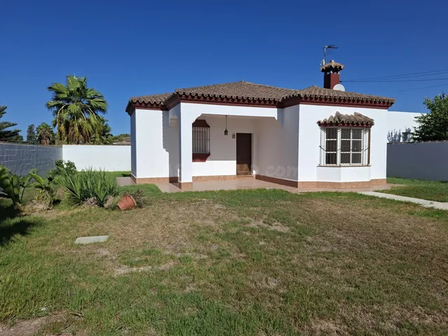 Chalet independiente en una sola planta con amplio garaje y 