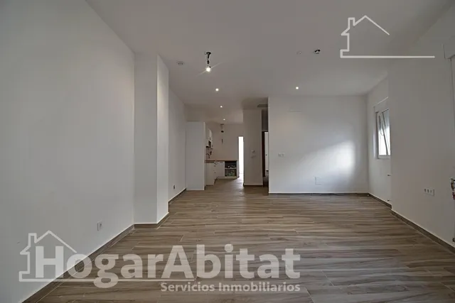 Casa reformada con terraza y garaje en el centro — 38