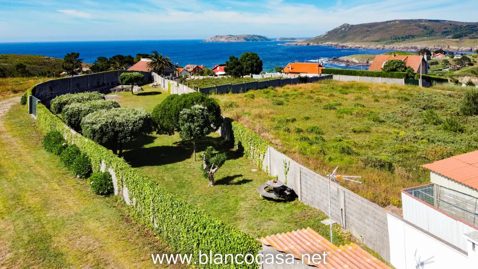 ¡FIN de SEMANA a tan SOLO 700 METROS de la PLAYA de SEIRUGA-MALPICA DE BERGANTIÑOS ! PRECIO NO NEGOCIABLE .