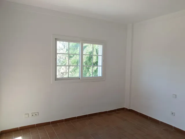 Amplio Adosado en el Corazón de Algeciras — 10