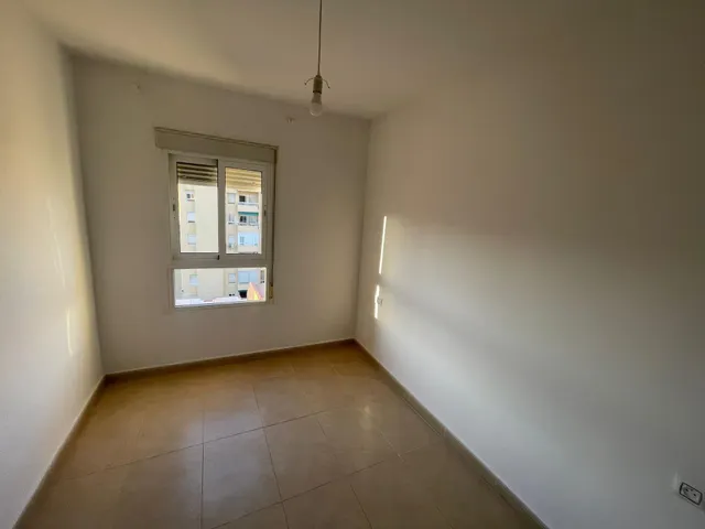 Se alquila vivienda en avda. ramón puyol ideal para maestros — 26