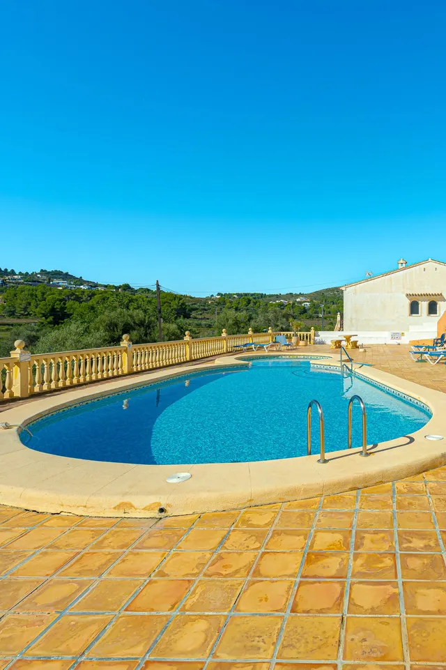 Villa en venta en Les Fonts, Benitachell, con piscina comunitaria y un gran potencial — 29