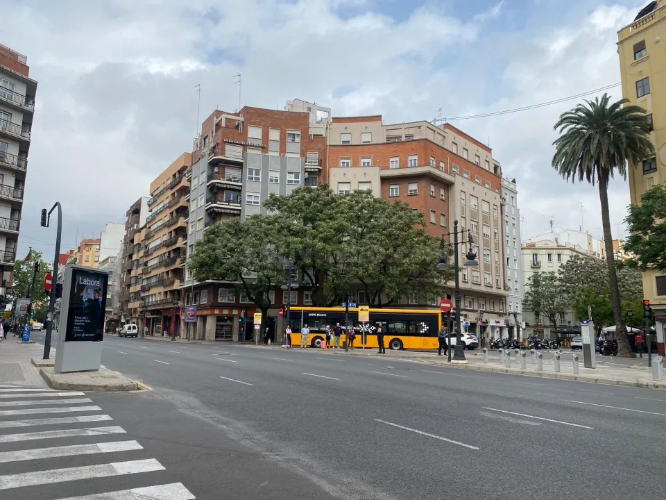 Venta de piso en Angel Guimerá para reformar, Valencia