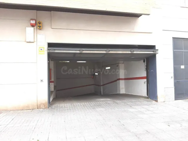 GRAN PLAZA DE APARCAMIENTO PROTEGIDA POR COLUMNAS Y CON CUAR - foto 5