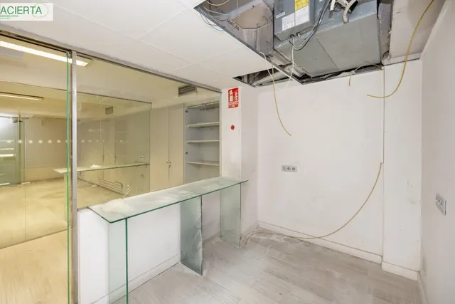 Local comercial con casi 1000 m2 en plena Gran via de Granada. Oportunidad única y exclusiva — 9