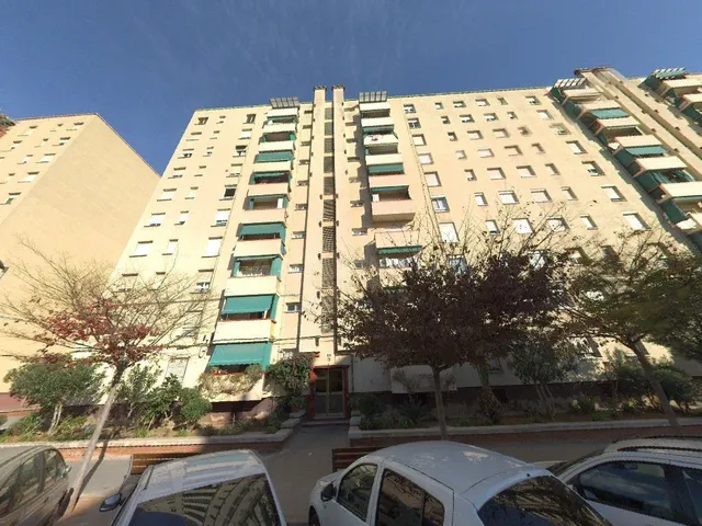 Se vende Piso OKUPADO en Aprestadors 11 Sabadell, (Barcelona - foto 3