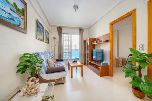 Venta de Apartamento 2 dormitorios zona Habaneras,piscina comunitaria en Torrevieja. — 3