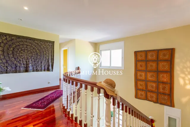 Exclusiva casa con jardín, piscina y espectaculares vistas al mar en Sant Andreu de Llavaneres — 24
